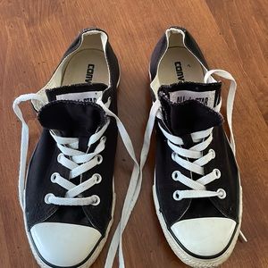 Women’s Chuck Taylor black converse sneakers sz 10